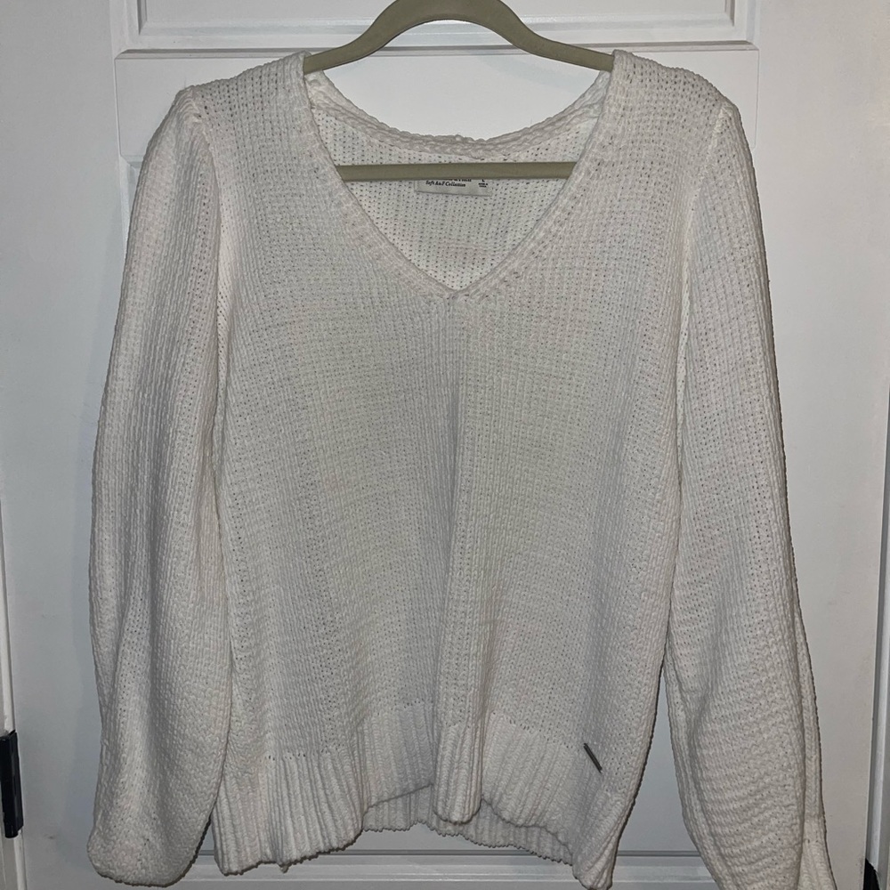 Abercrombie and Fitch-women’s V-neck sweater-size L